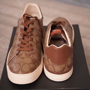 Coach Clip Sig Low Top Sneaker Men's Shoes Color Khaki/Saddle NIB Size 12D